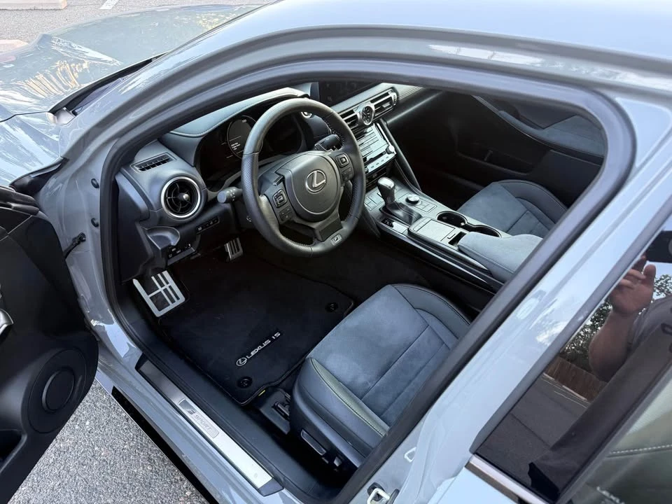 2022 Lexus IS 3rd Gen - Image 9 of 11