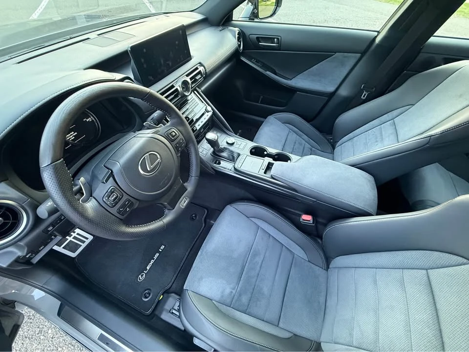 2022 Lexus IS 3rd Gen - Image 8 of 11