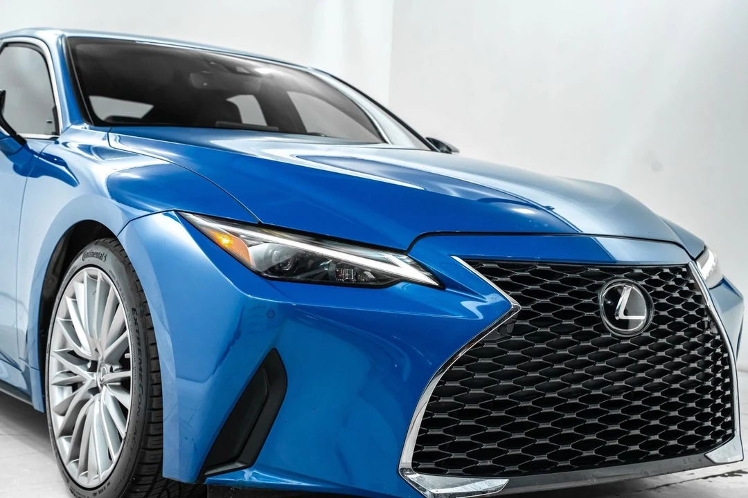 2022 Lexus IS 3rd Gen - Image 14 of 31