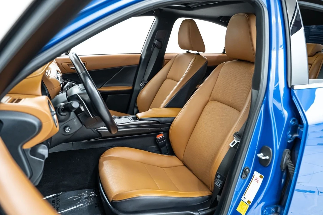 2022 Lexus IS 3rd Gen - Image 18 of 31