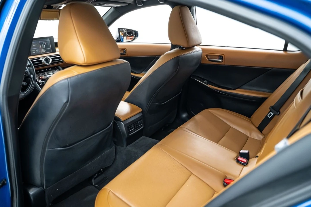 2022 Lexus IS 3rd Gen - Image 21 of 31