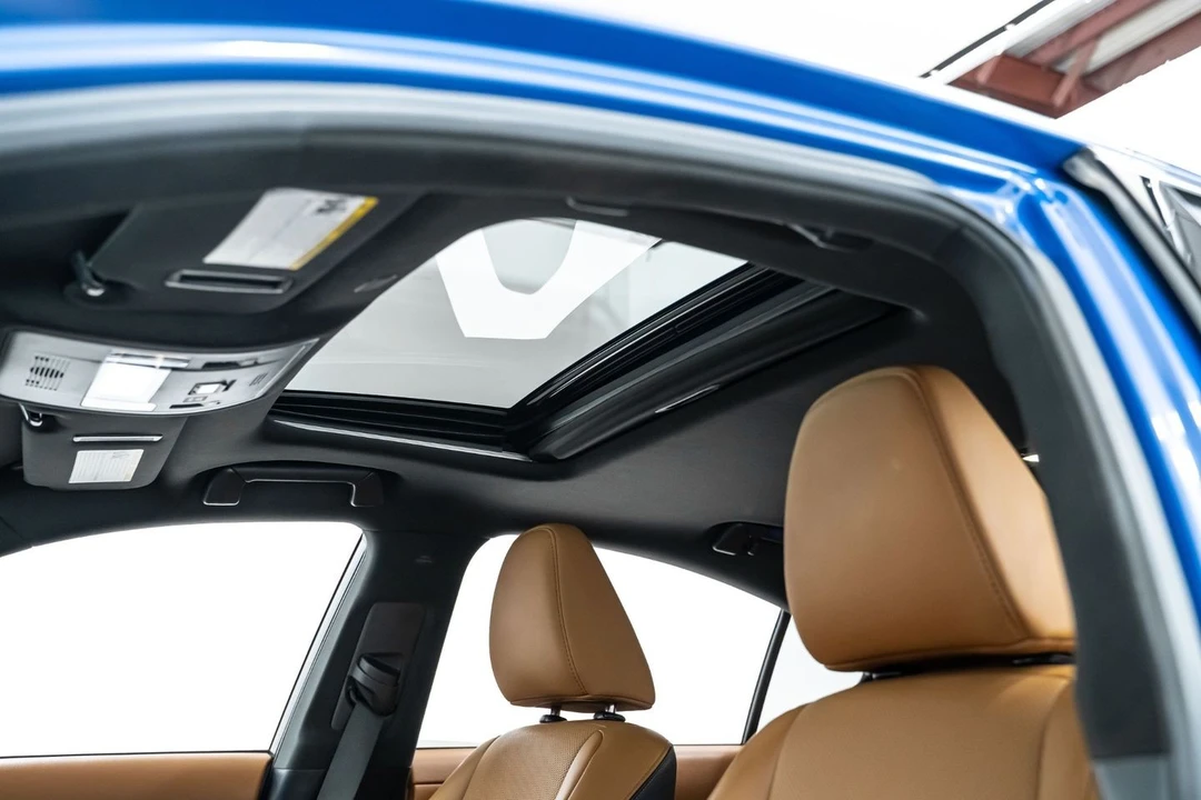 2022 Lexus IS 3rd Gen - Image 19 of 31