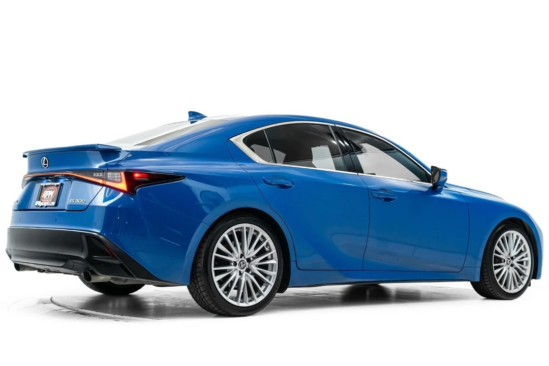 2022 Lexus IS 3rd Gen - Image 5 of 31