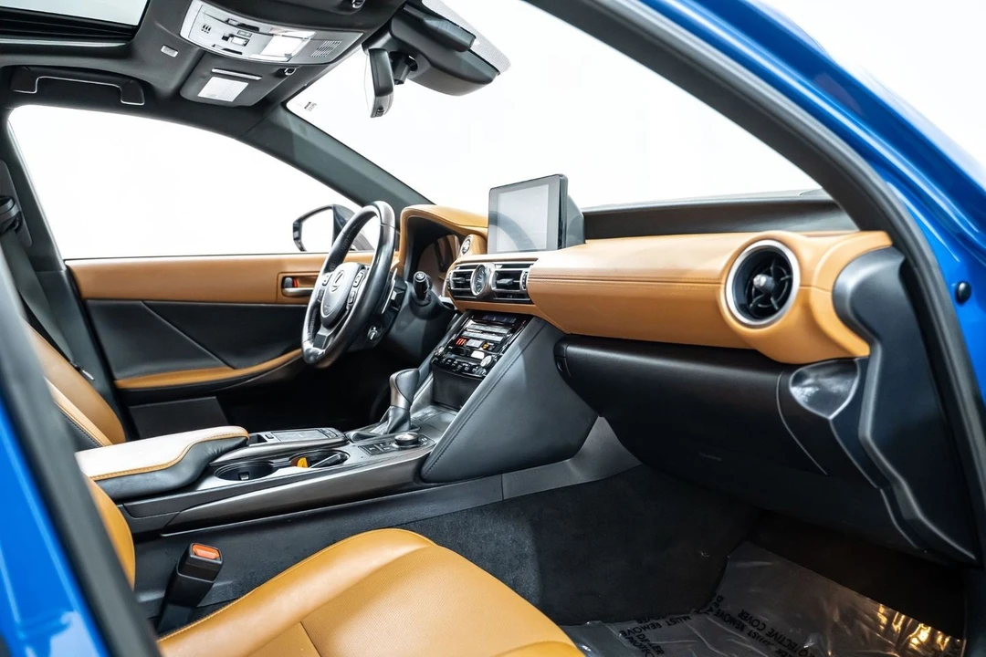 2022 Lexus IS 3rd Gen - Image 27 of 31