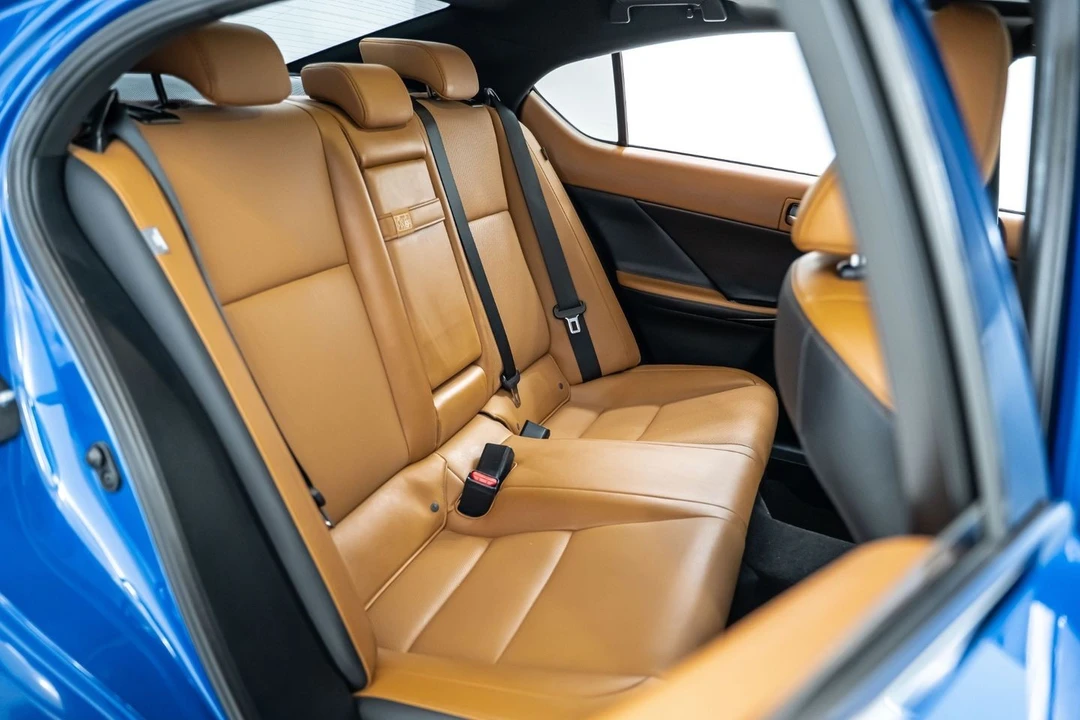 2022 Lexus IS 3rd Gen - Image 25 of 31
