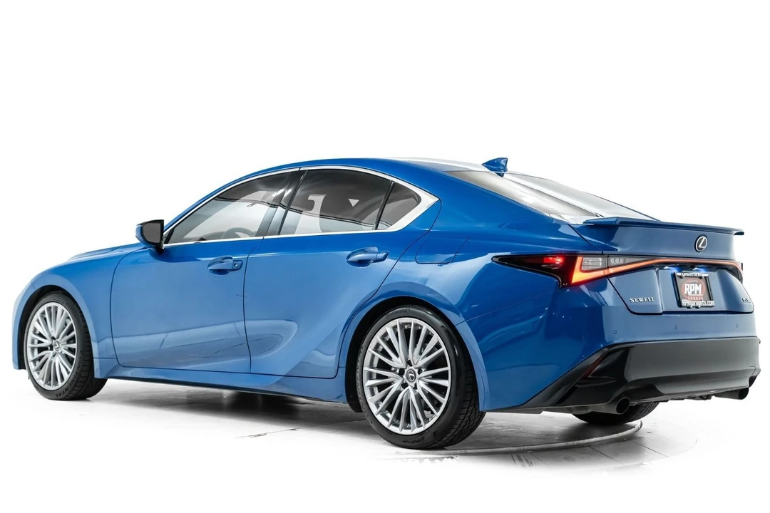 2022 Lexus IS 3rd Gen - Image 10 of 31