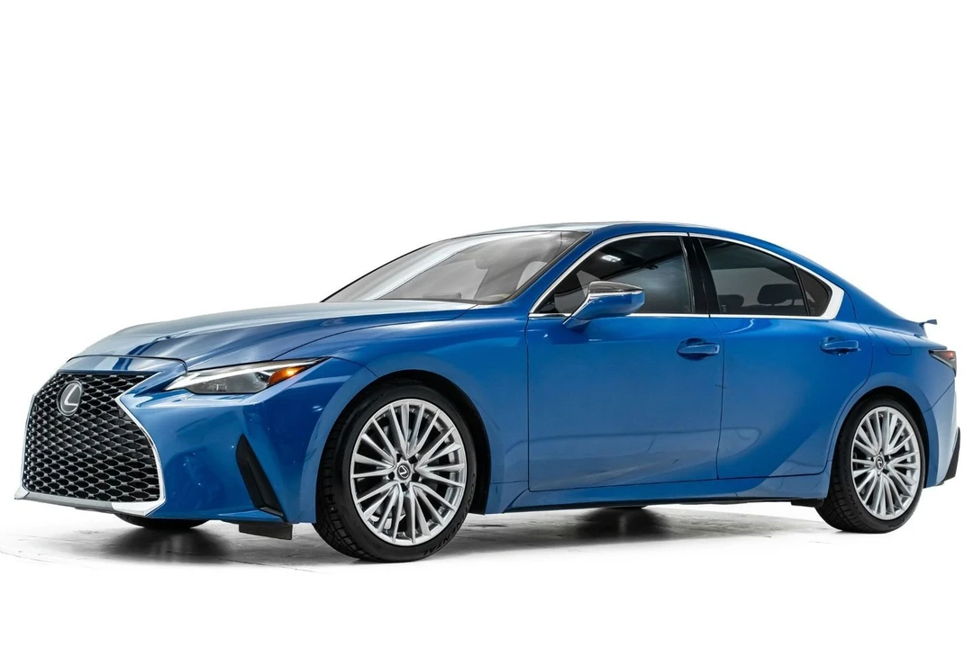 2022 Lexus IS 3rd Gen - Image 9 of 31