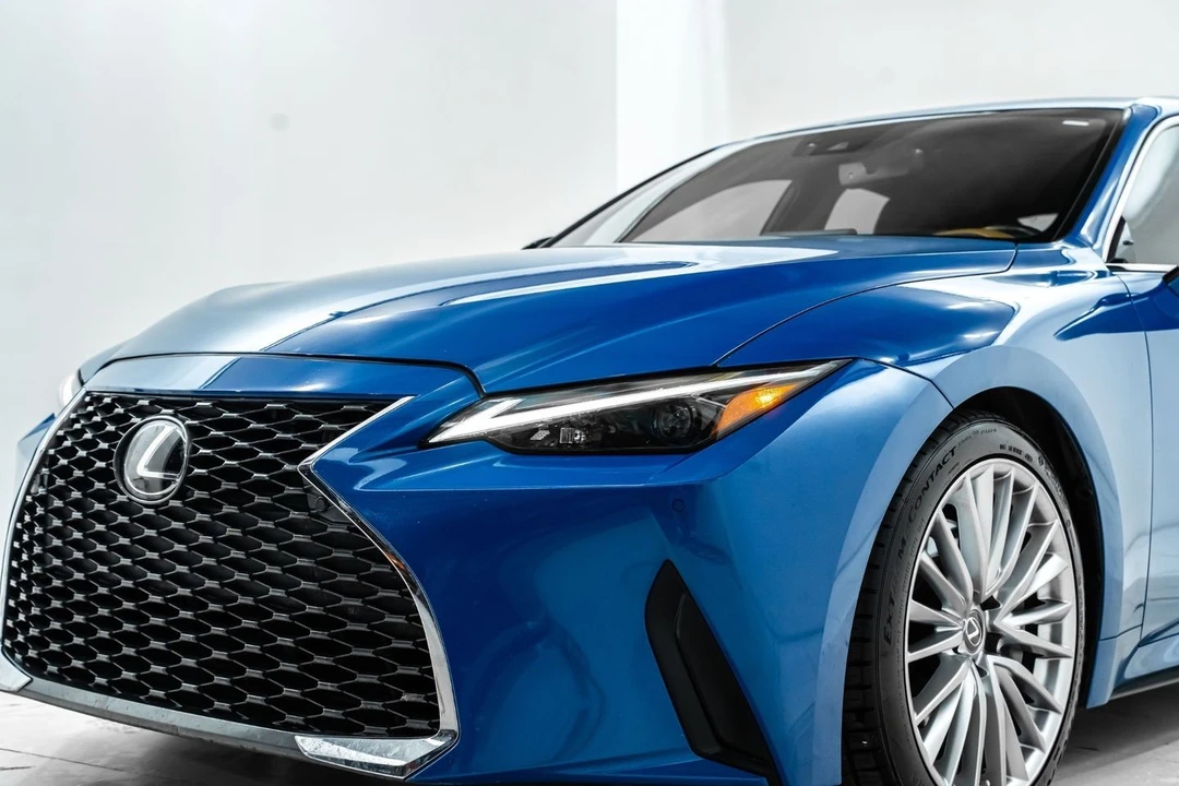2022 Lexus IS 3rd Gen - Image 15 of 31
