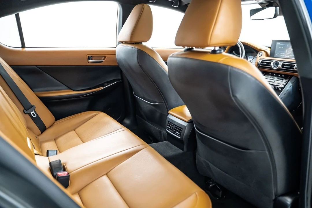 2022 Lexus IS 3rd Gen - Image 24 of 31