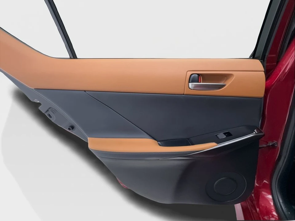 2022 Lexus IS 3rd Gen - Image 25 of 31