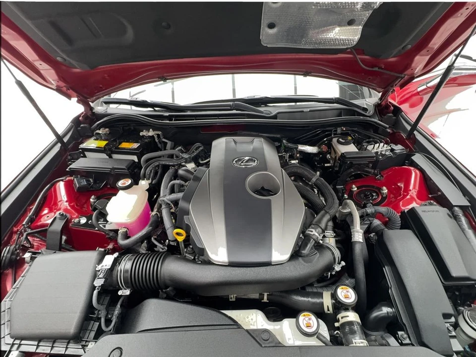 2022 Lexus IS 3rd Gen - Image 17 of 31
