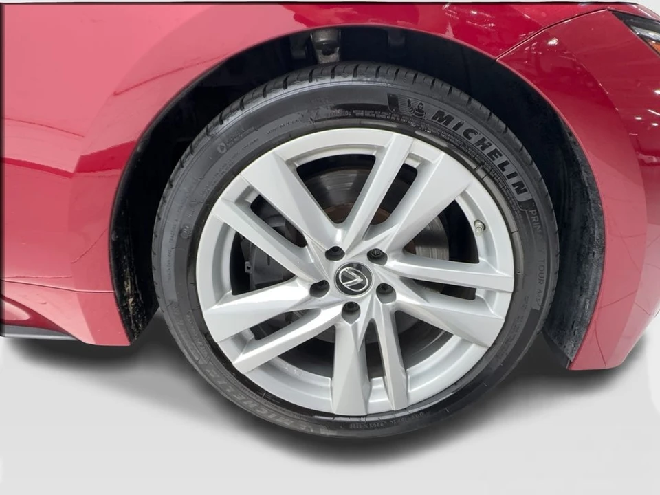 2022 Lexus IS 3rd Gen - Image 13 of 31