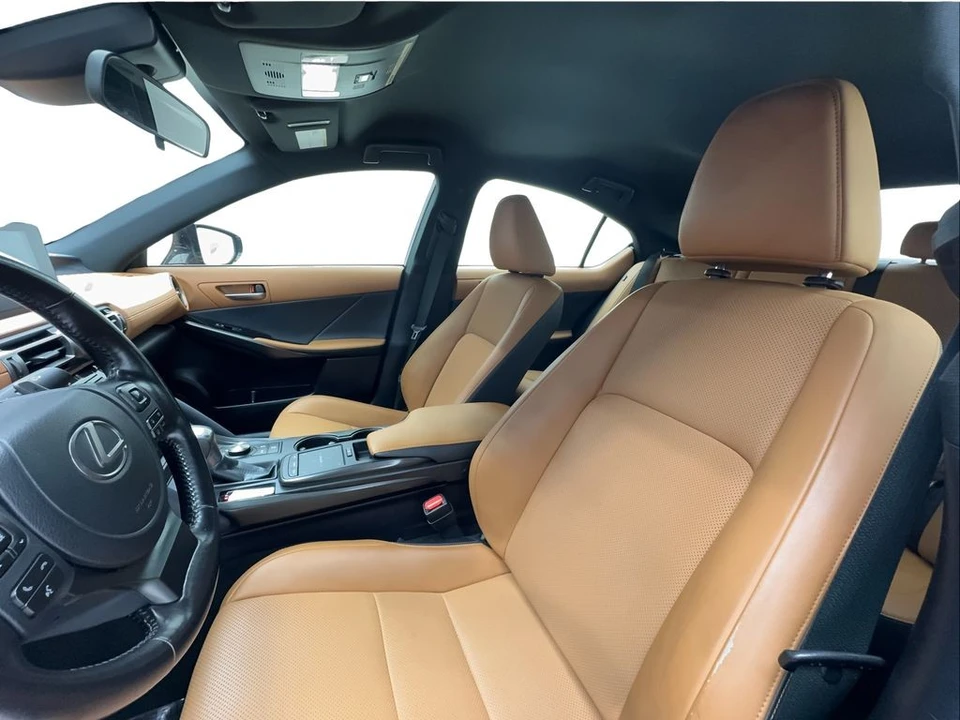2022 Lexus IS 3rd Gen - Image 19 of 31