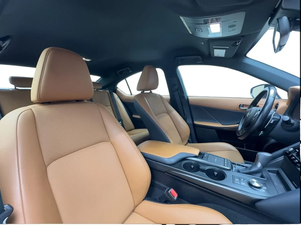 2022 Lexus IS 3rd Gen - Image 28 of 31