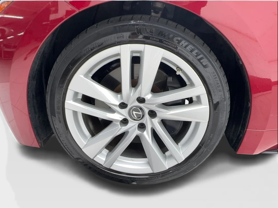 2022 Lexus IS 3rd Gen - Image 12 of 31