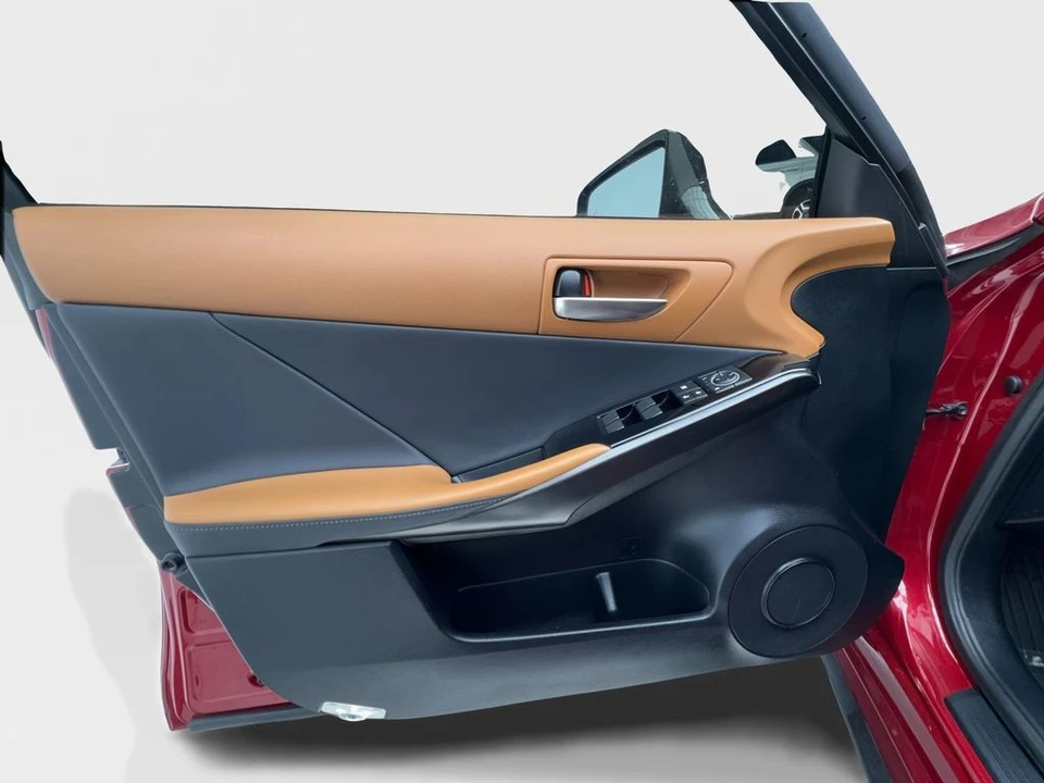 2022 Lexus IS 3rd Gen - Image 21 of 31