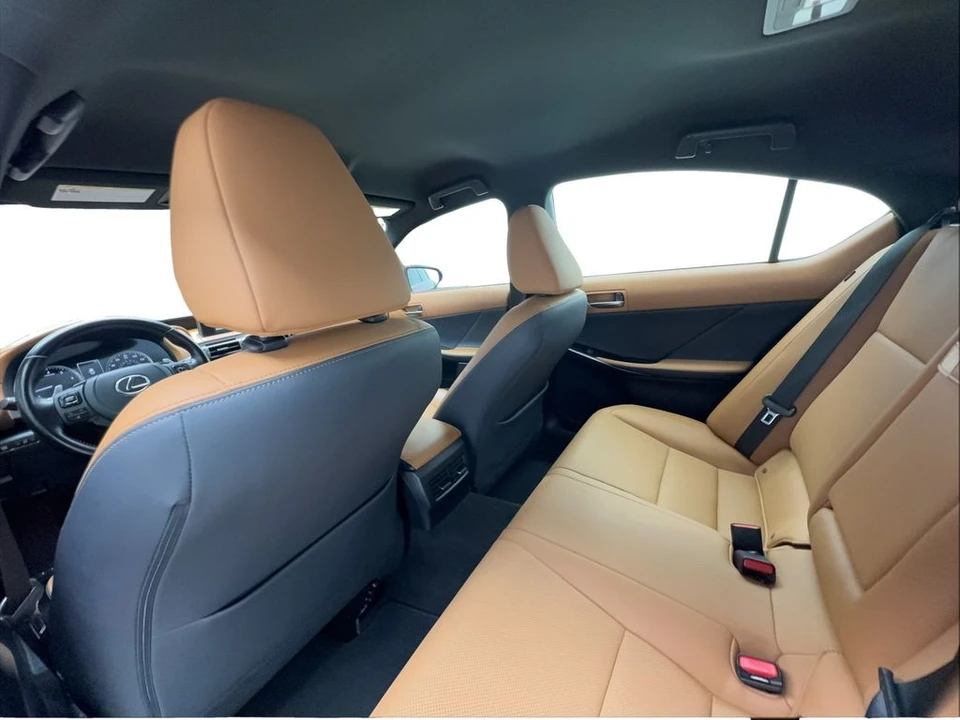 2022 Lexus IS 3rd Gen - Image 23 of 31
