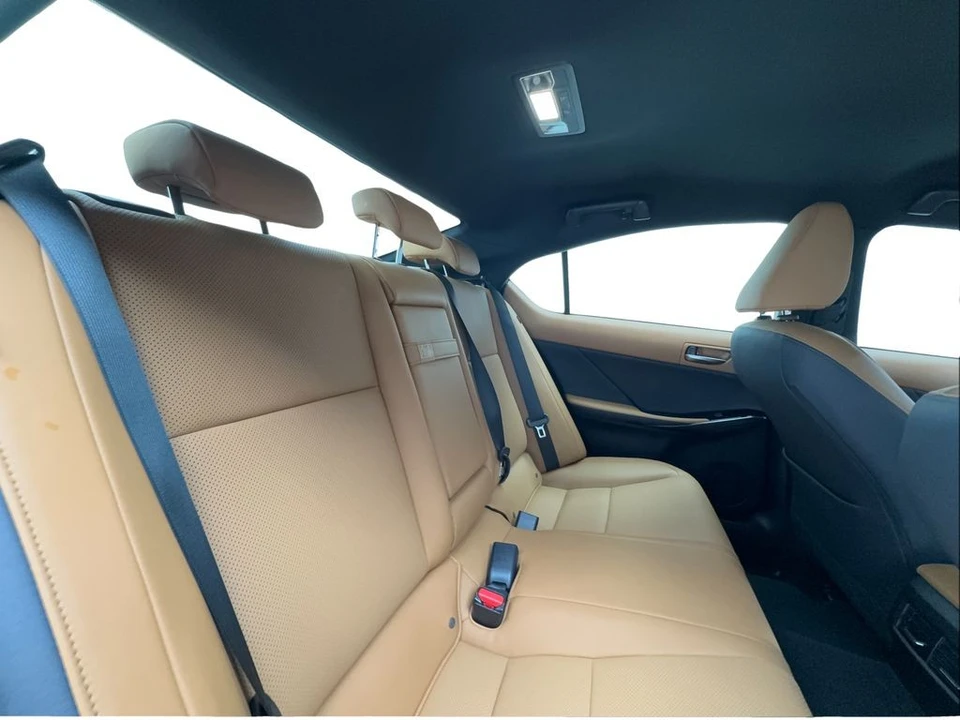 2022 Lexus IS 3rd Gen - Image 26 of 31