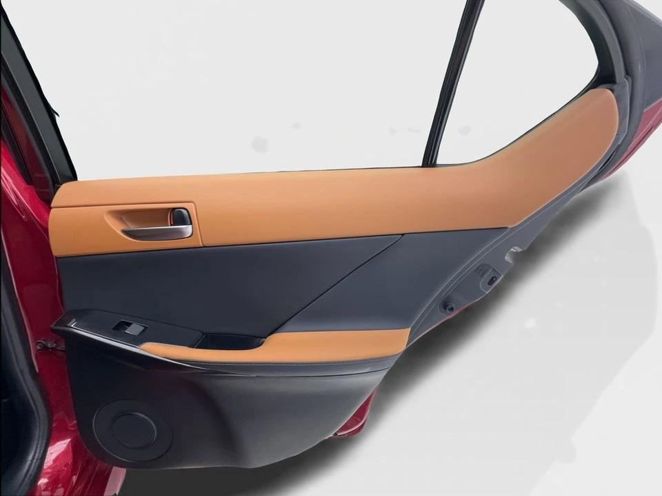 2022 Lexus IS 3rd Gen - Image 27 of 31
