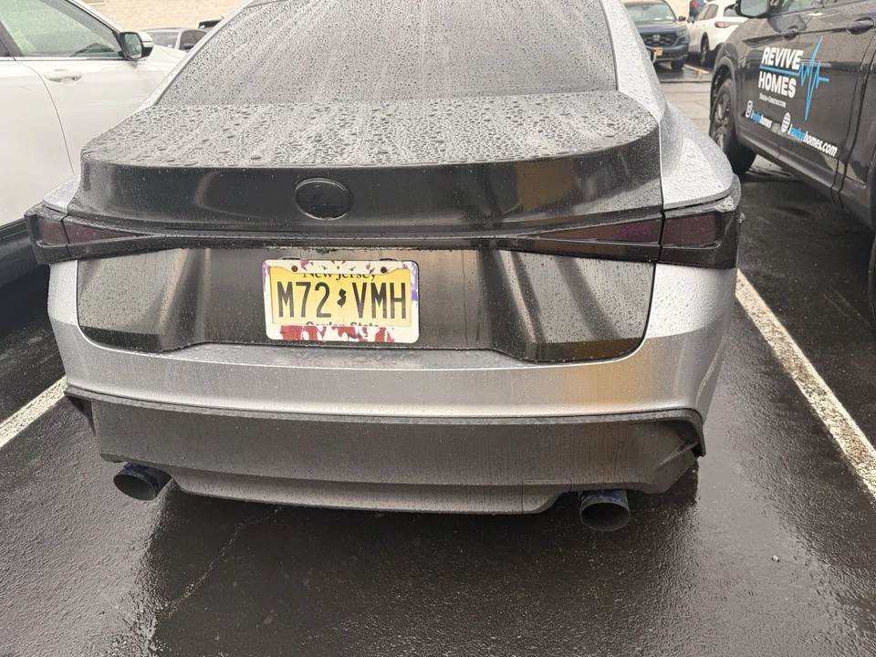 2022 Lexus IS 3rd Gen - Image 15 of 31