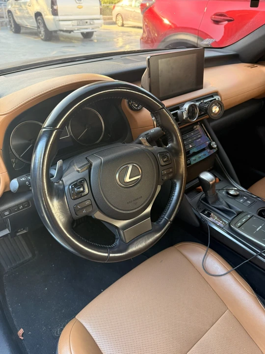 2022 Lexus IS 3rd Gen - Image 30 of 31