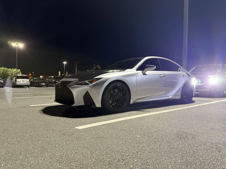 2022 Lexus IS 3rd Gen - Image 26 of 31