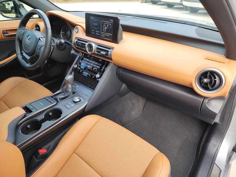 2022 Lexus IS 3rd Gen - Image 18 of 21
