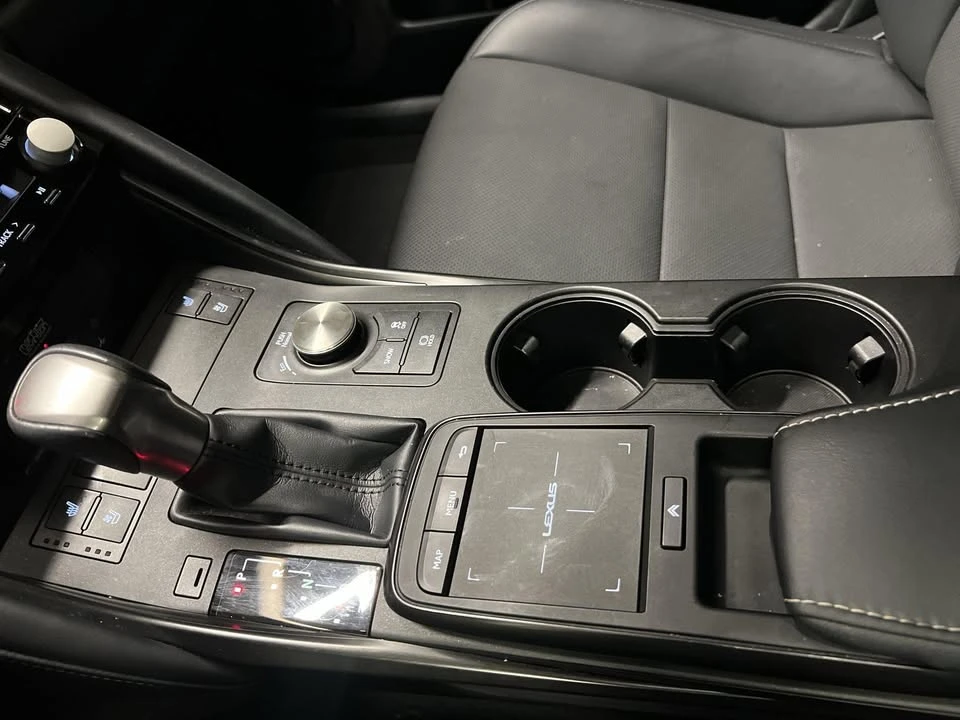 2022 Lexus IS 3rd Gen - Image 16 of 20