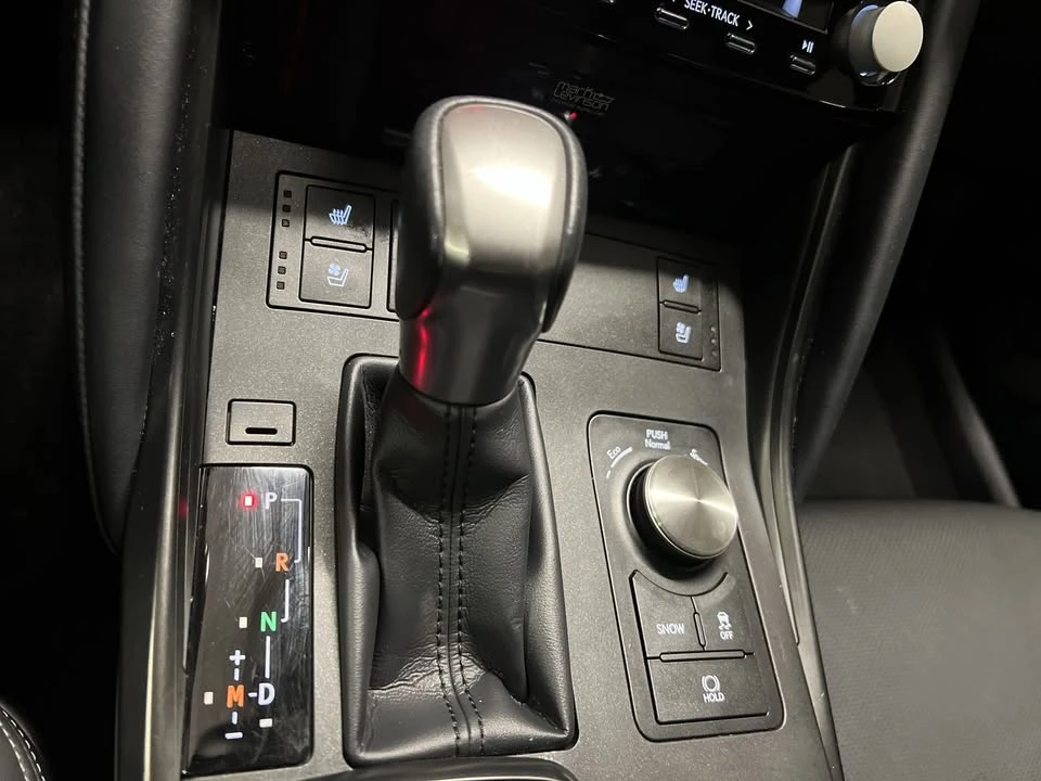 2022 Lexus IS 3rd Gen - Image 15 of 20
