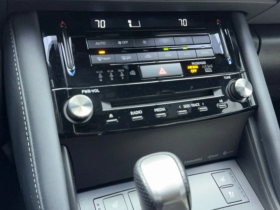 2022 Lexus - Image 26 of 31