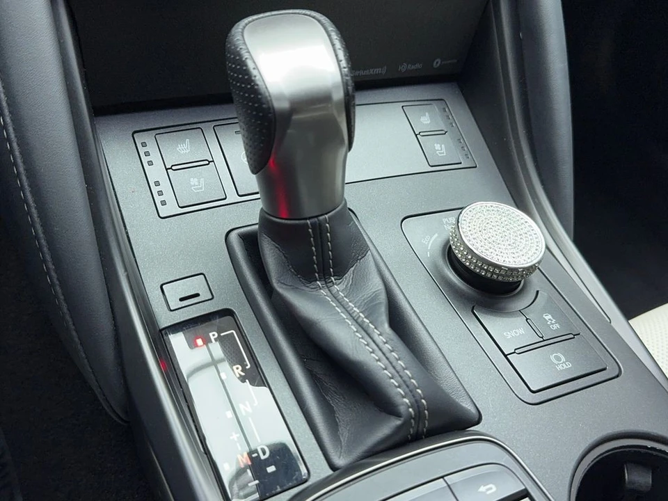 2022 Lexus - Image 27 of 31
