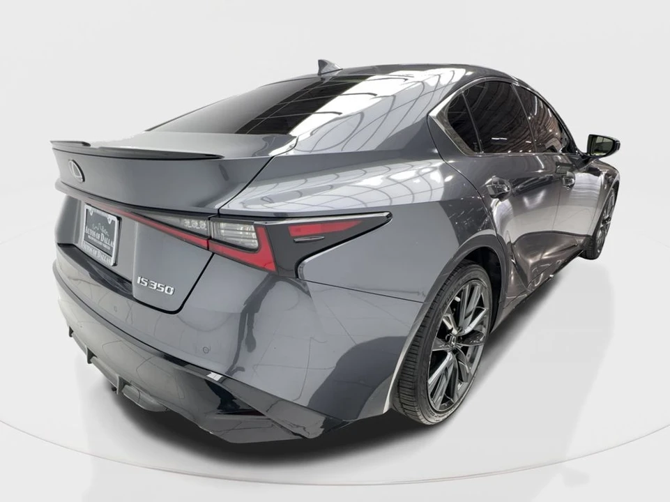 2022 Lexus - Image 9 of 31