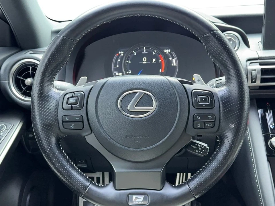 2022 Lexus - Image 17 of 31