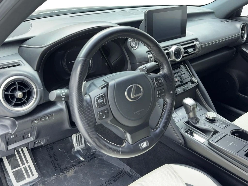 2022 Lexus IS 3rd Gen - Image 13 of 21