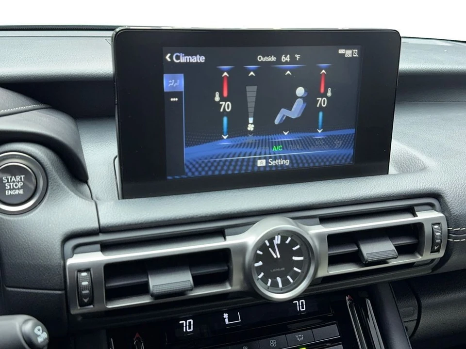 2022 Lexus - Image 25 of 31