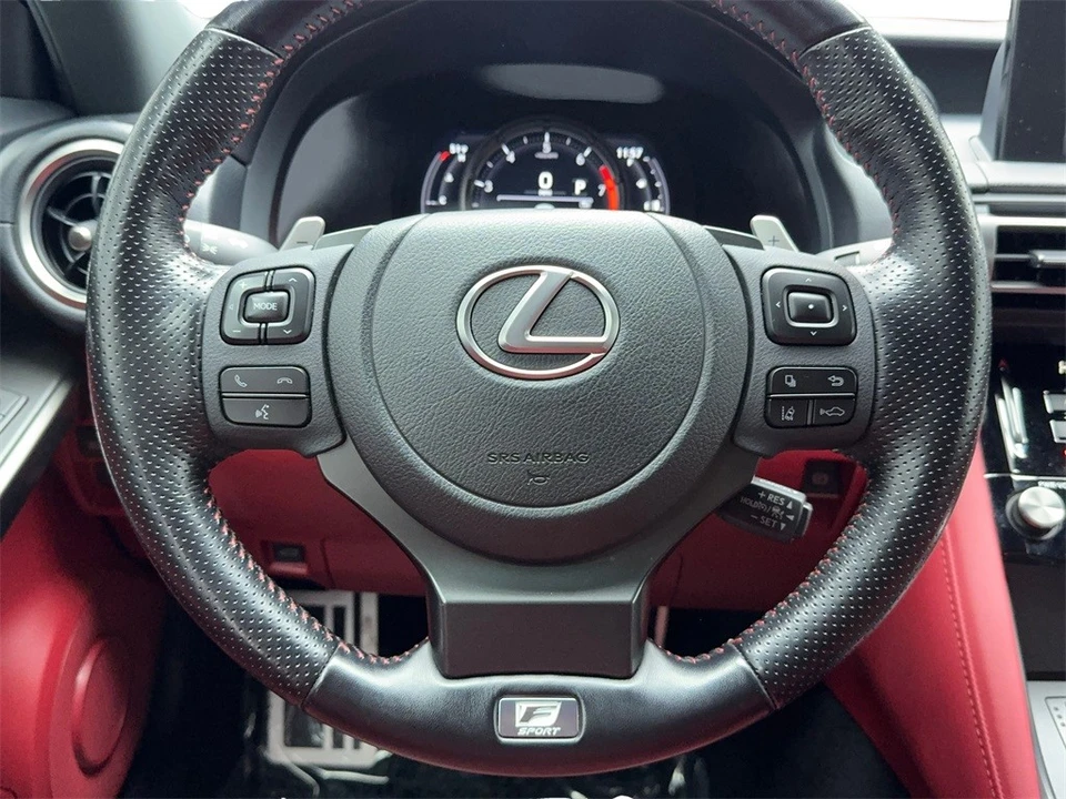 2022 Lexus IS 3rd Gen - Image 18 of 21