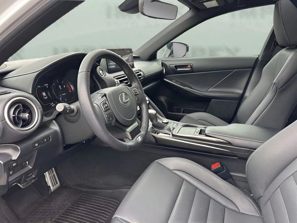 2022 Lexus IS 3rd Gen - Image 9 of 12