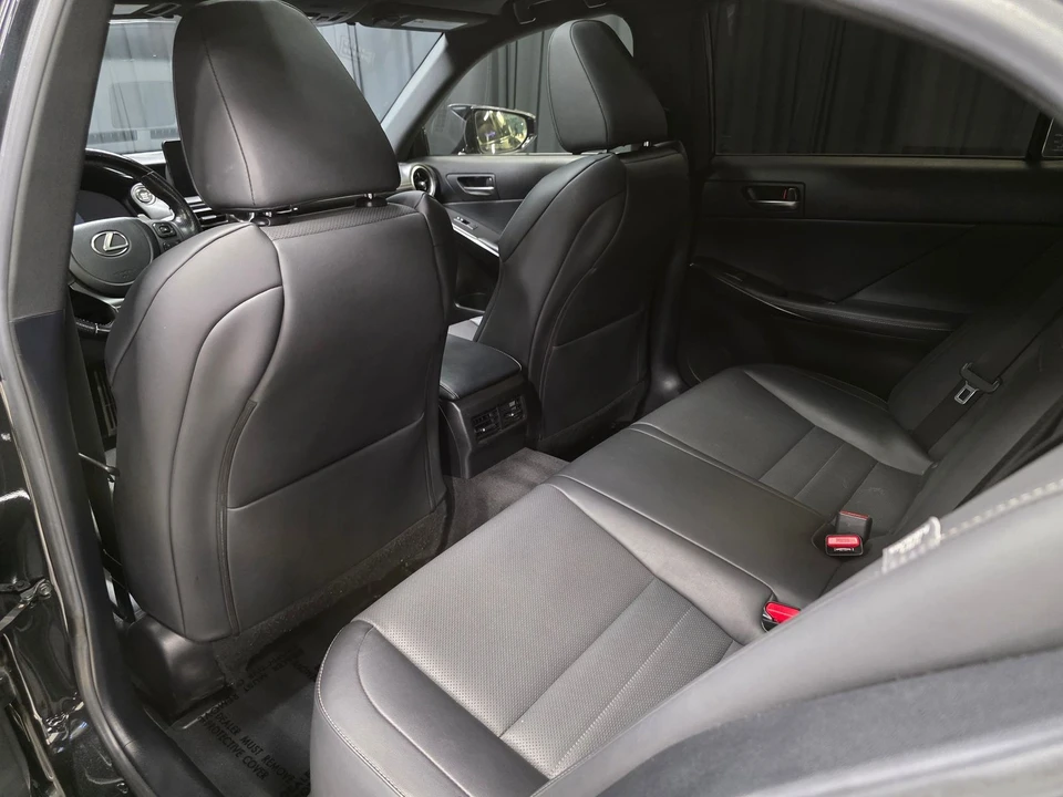 2022 Lexus IS 3rd Gen - Image 28 of 31