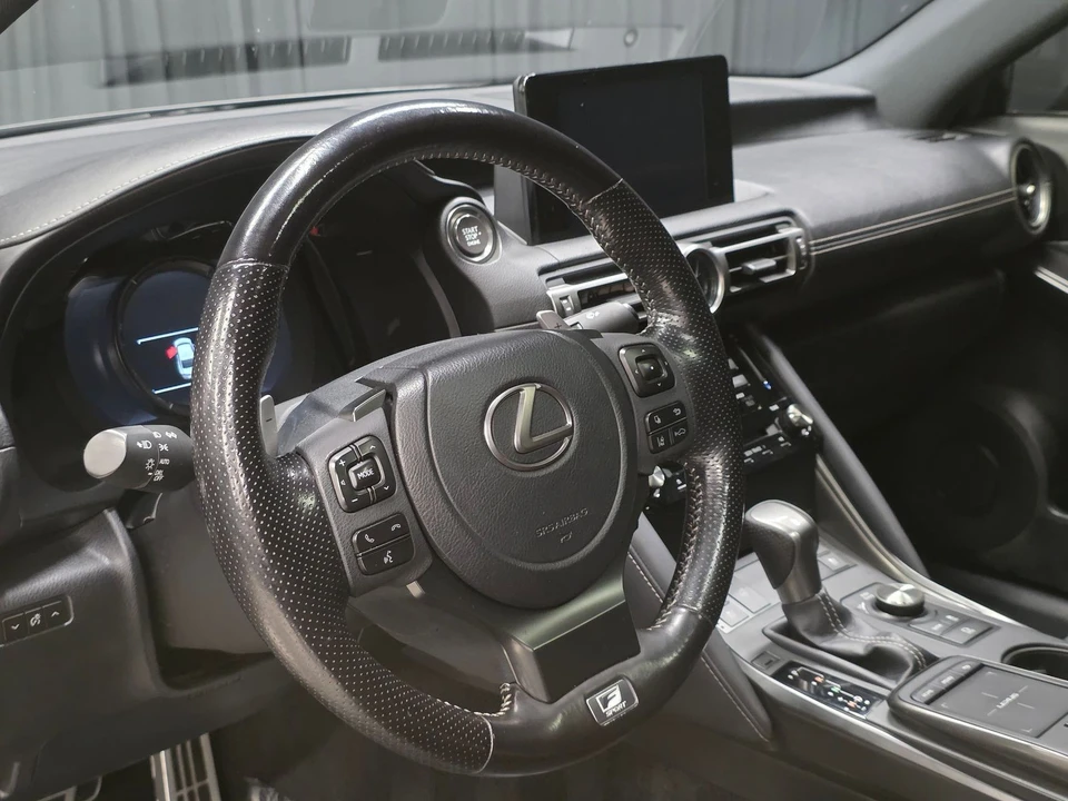 2022 Lexus IS 3rd Gen - Image 20 of 31