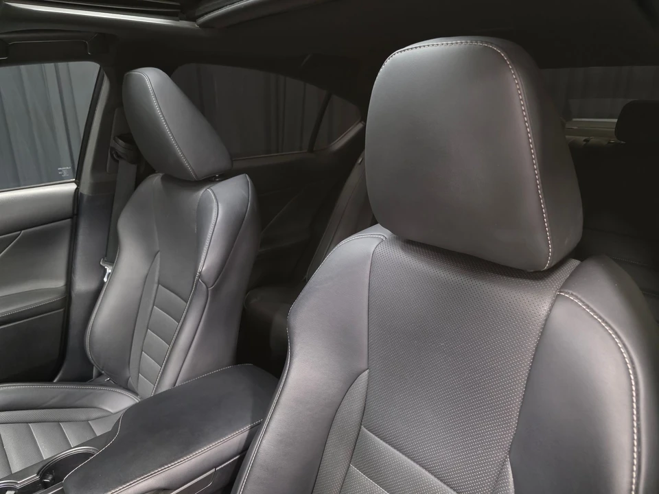 2022 Lexus IS 3rd Gen - Image 19 of 31