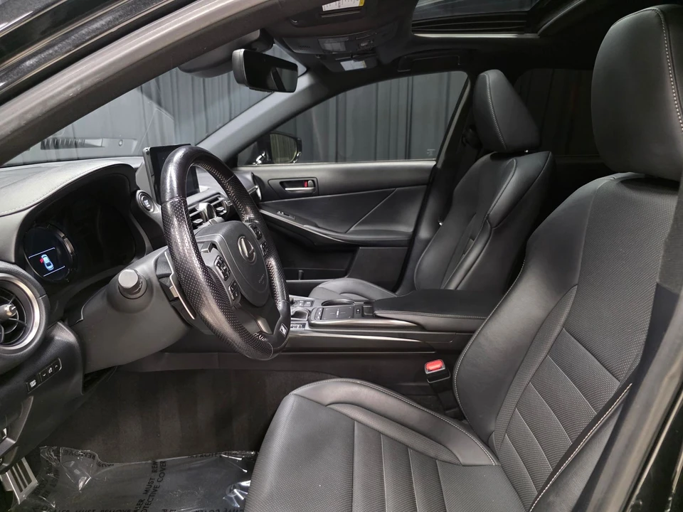 2022 Lexus IS 3rd Gen - Image 18 of 31