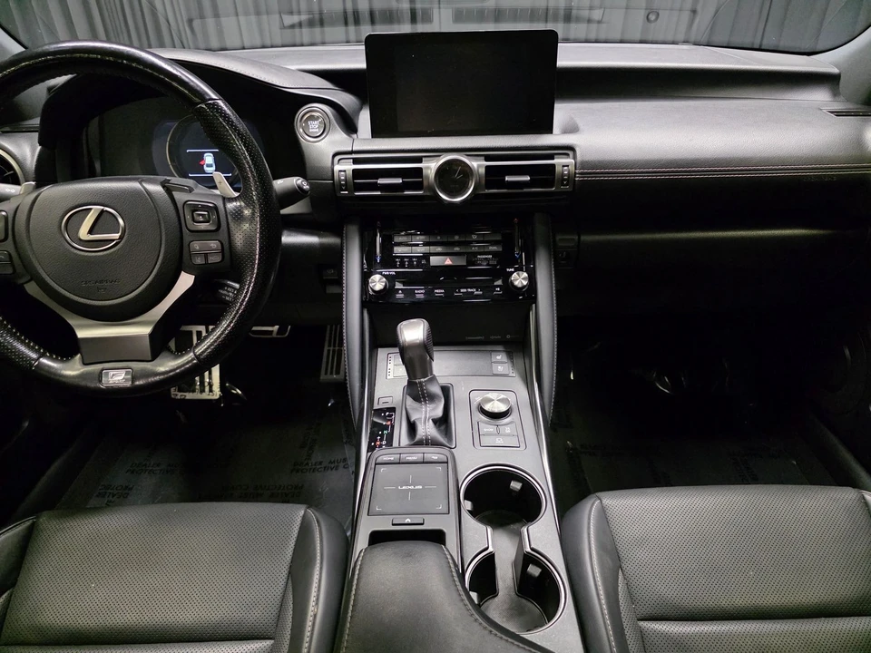 2022 Lexus IS 3rd Gen - Image 23 of 31