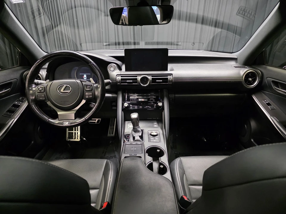 2022 Lexus IS 3rd Gen - Image 21 of 31
