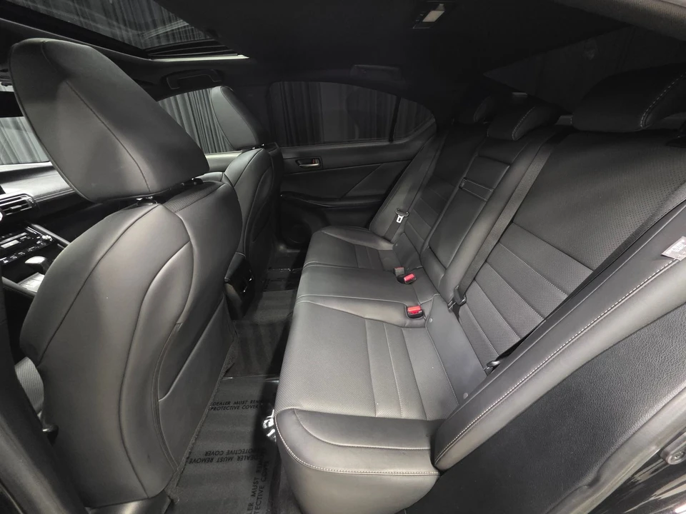 2022 Lexus IS 3rd Gen - Image 27 of 31