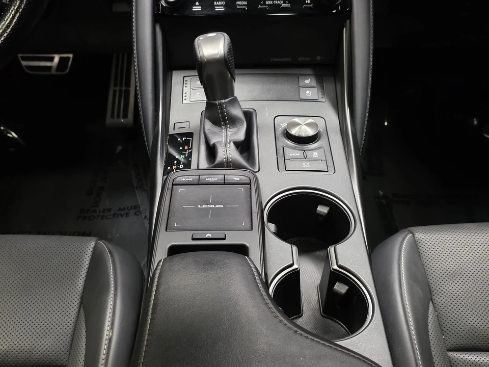 2022 Lexus IS 3rd Gen - Image 25 of 31