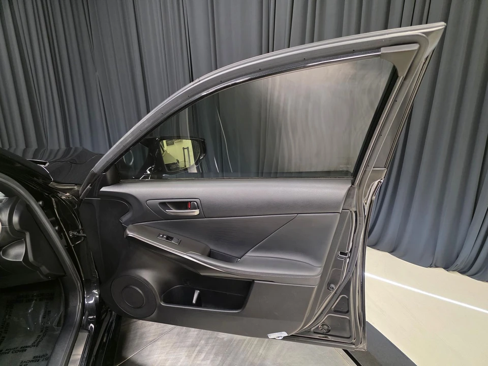 2022 Lexus IS 3rd Gen - Image 30 of 31