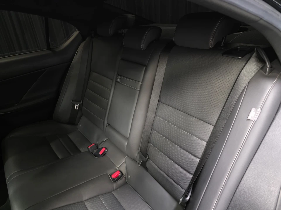 2022 Lexus IS 3rd Gen - Image 29 of 31