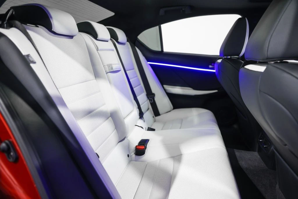 2022 Lexus IS 3rd Gen - Image 28 of 31