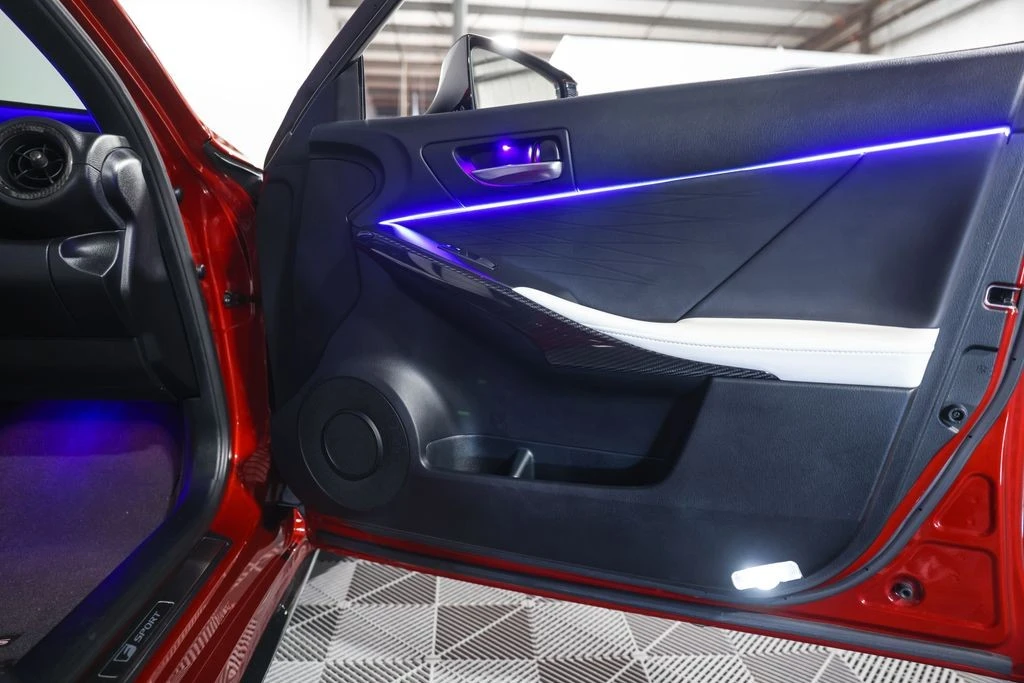 2022 Lexus IS 3rd Gen - Image 22 of 31