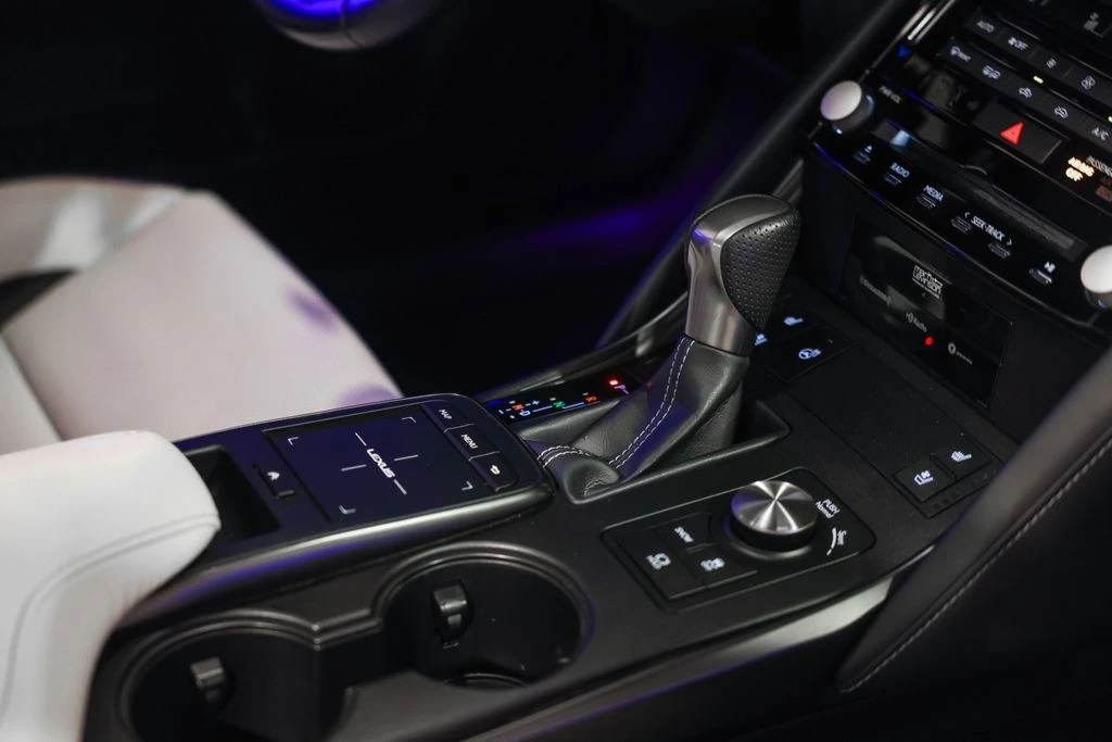 2022 Lexus IS 3rd Gen - Image 26 of 31